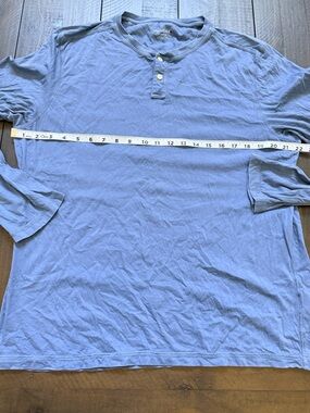 UNTUCKit Men's Sky Blue Henley Long Sleeve Shirt
